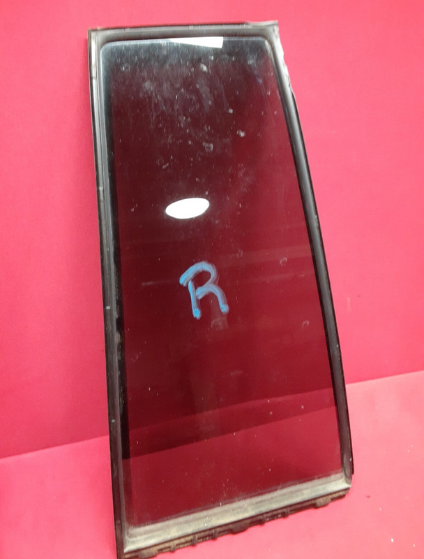 2001 - 2007 Toyota Highlander RIGHT REAR Vent Panel Glass M2L3 AS3 68123-48070