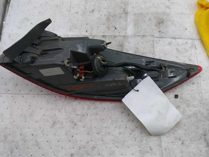 2018 Hyundai Elantra Left Tail Light Assembly Black OEM Used 649224 48K Miles