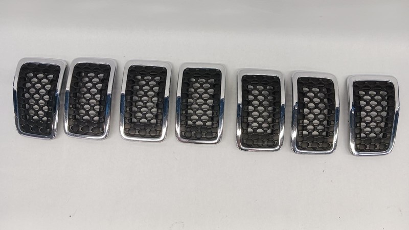 19-'23 JEEP CHEROKEE upper Grille inserts chrome OEM Grade A!