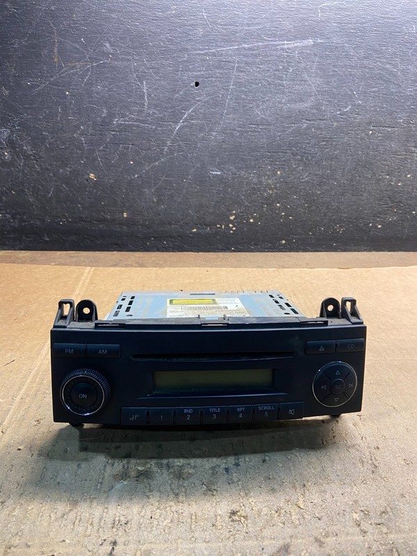 2007 2008 2009 Sprinter 2500 3500 AM FM Radio Single CD Disc Player Y4194 DG