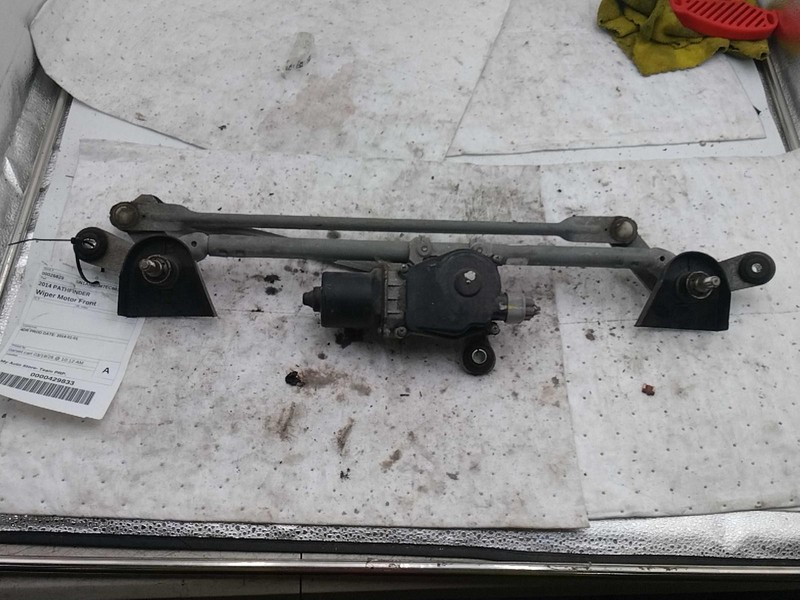 2014 Nissan Pathfinder Wiper Linkage OEM Black 288003JA0A 117K Miles