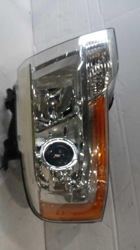 2015-2017 Ford Expedition Right Headlight Assembly Black 384167 Used 146K Miles
