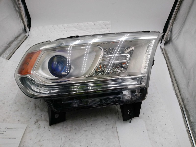 2014 Dodge Durango Right Blue Headlight Assembly OEM 595519 110k Miles