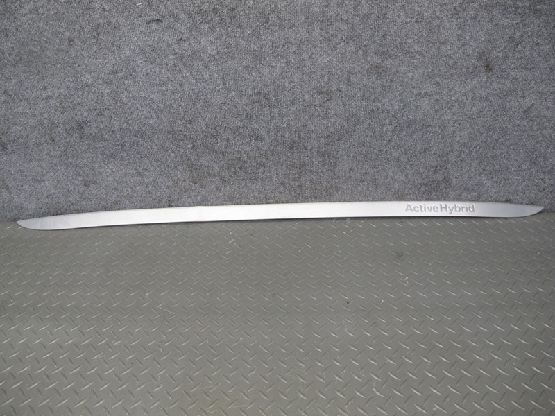 2010-2011 BMW E72 X6 HYBRID REAR TRUNK LID TAILGATE LOWER TRIM MOLDING