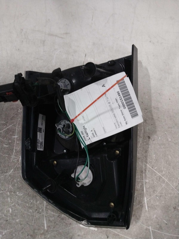 2006 Chrysler 300 Left Tail Light Assembly Green OEM 220444 200K Miles