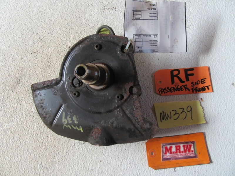 SPINDLE KNUCKLE STEERING HUB WHEEL BEARING RIGHT FRONT R RH fits 97 98 99 CATERA