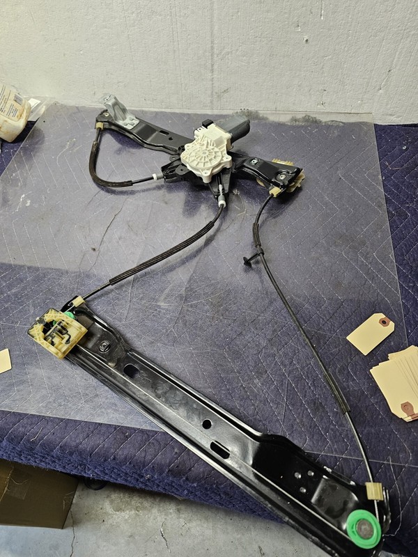 2017FORD FOCUS Front Right Passenger Electric Window Regulator FR RH OEM 2 Pin