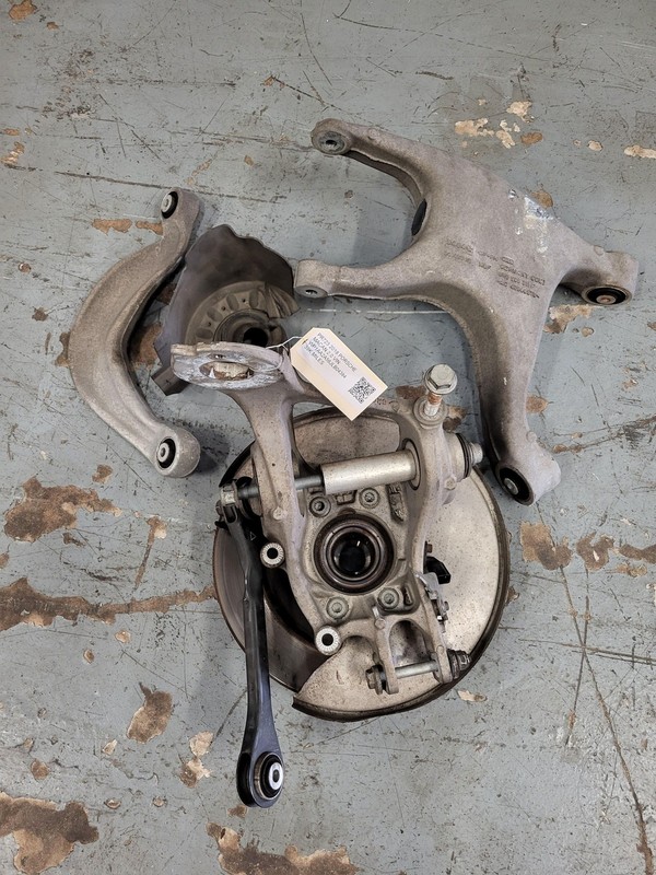 Used Oem Porsche Driver Rear Suspension Knee for 2015-2018 Macan 2.0L AWD