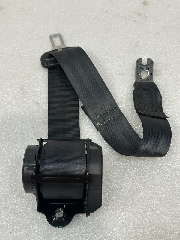 2015 Volkswagen Golf TDI Right Rear Seat Belt OEM