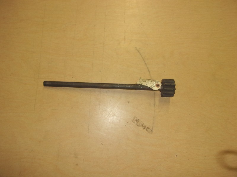 USED JOHN DEERE OIL PUMP DRIVE SHAFT W/ GEAR A3356R FREE SHIPPING