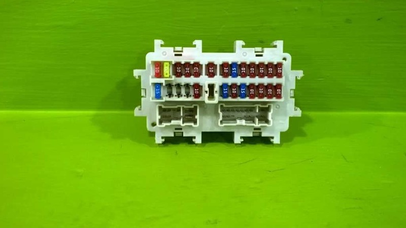 05 06 PATHFINDER FRONTIER XTERRA INTERIOR FUSE RELAY BOX OEM 3492-13