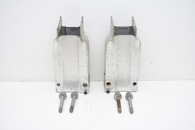 2010 Mercedes W204 C300 Right And Left Bumper Reinforcement Impact Brackets KW21