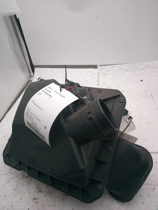 Used Air Cleaner Assembly fits: 2016 Buick Regal 2.0 Grade B