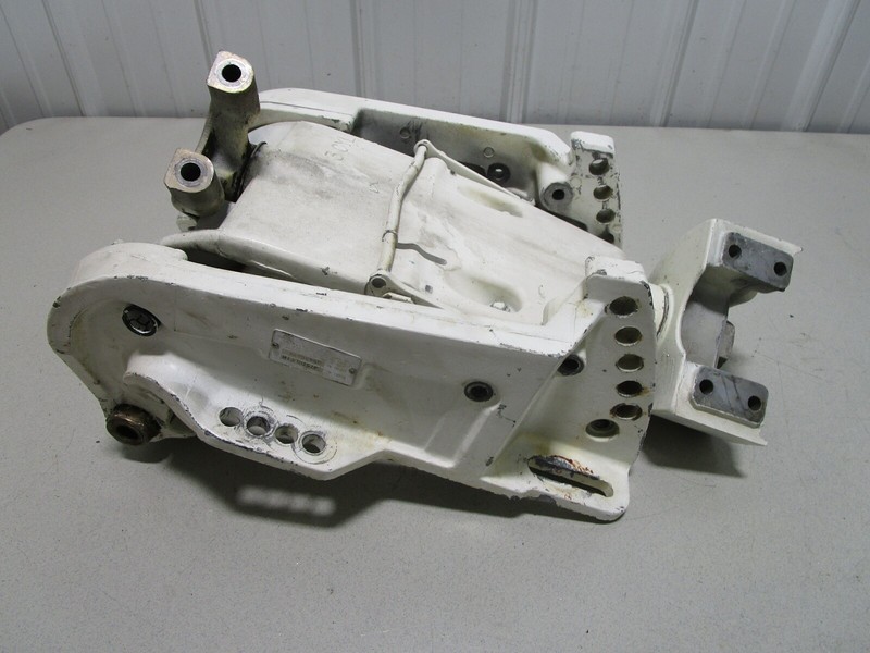 0389334 Evinrude Johnson Outboard Swivel Stern Bracket Assembly 0325594 0325595