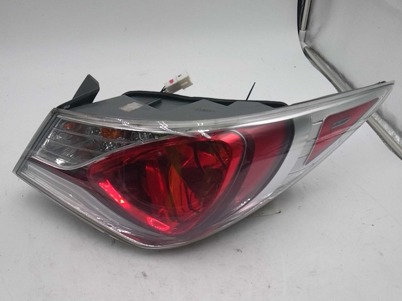2010 Toyota RAV4 Right Silver Tail Light Assembly OEM 612851 Used 206K Miles