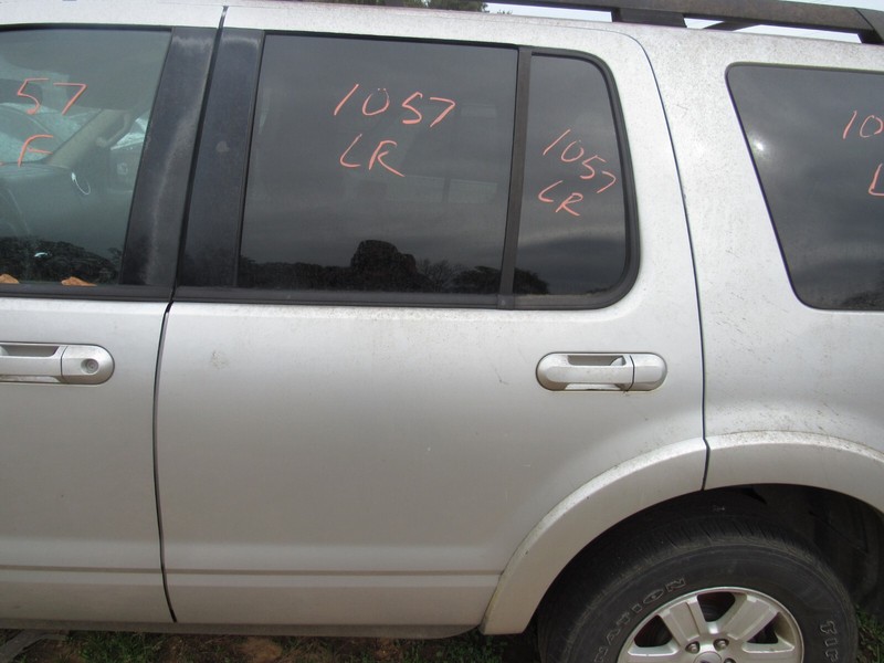 06-10 FORD EXPLORER exc. SPORT TRAC LEFT DRIVER REAR DOOR W/WHEEL LIP MOULDING