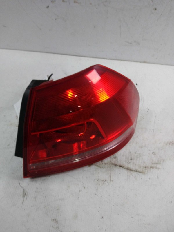 2014 Volkswagen Passat Right Tail Light Assembly Silver OEM Used 501759