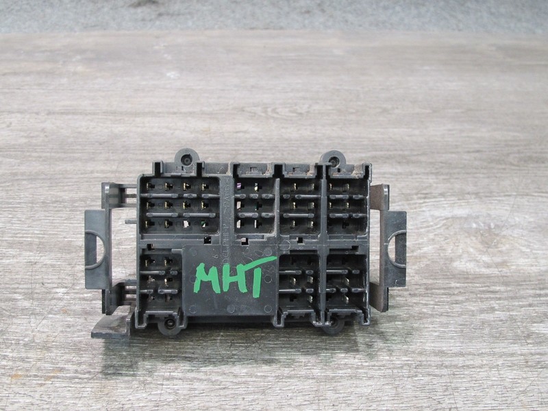 2003-2004 HUMMER H2 INTERIOR FUSE RELAY POWER DISTRIBUTION BOX
