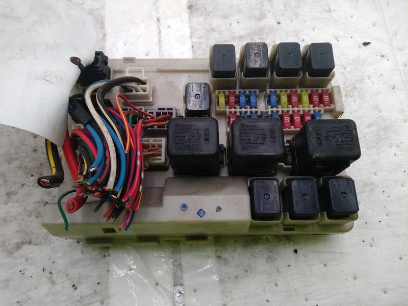 2005 Nissan Altima OEM Fuse Box 2.5L Tan 24370C9900 157K Miles