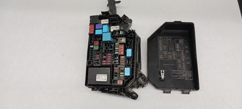 2020 TOYOTA COROLLA Engine Fuse Box Sedan 2.0L 8266212F90 OEM 20 21 22