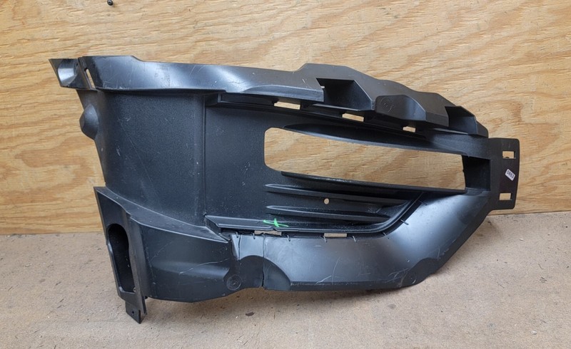 2020 2021 2022 Ford Explorer Front Fog Light Cover Right Passenger Side OEM