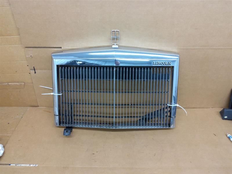 Grille Fits 80-84 LINCOLN & TOWN CAR 262124