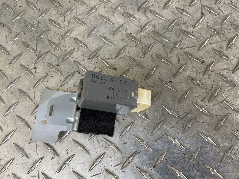 1999-2000 MAZDA MIATA POWER DOOR LOCK CONTROL RELAY BG5A 67 830 .
