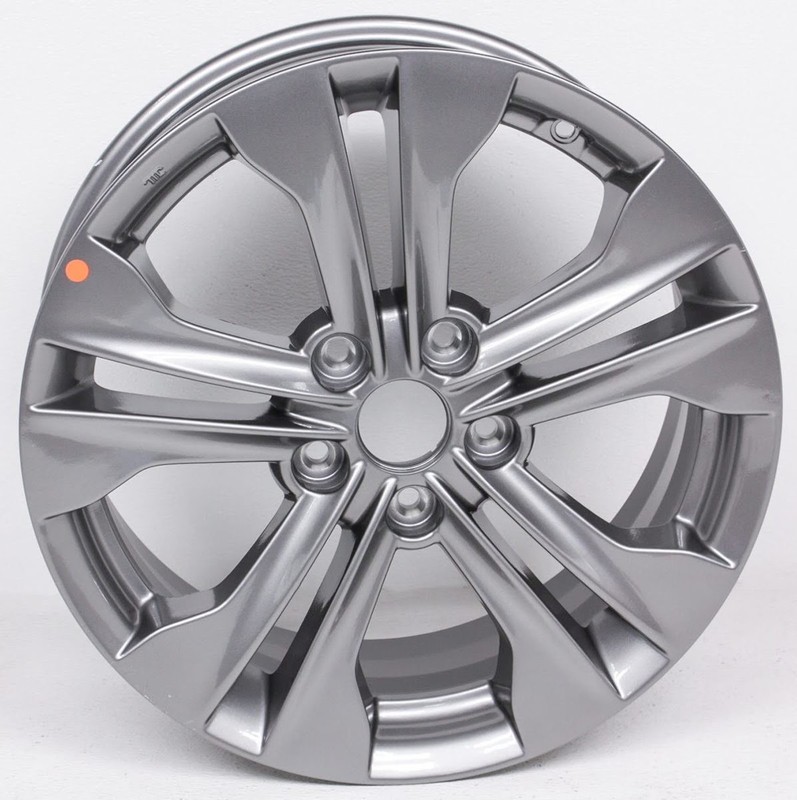 OEM Hyundai Santa Fe (SWB) 17 inch Wheel 52910-4Z175 Scratches