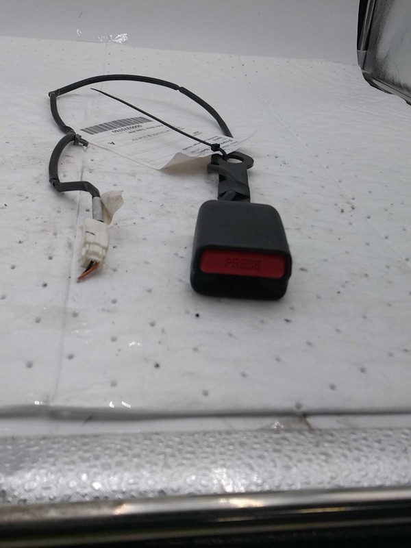 2017 Nissan Versa OEM White Passenger Seat Belt Buckle 77K Miles