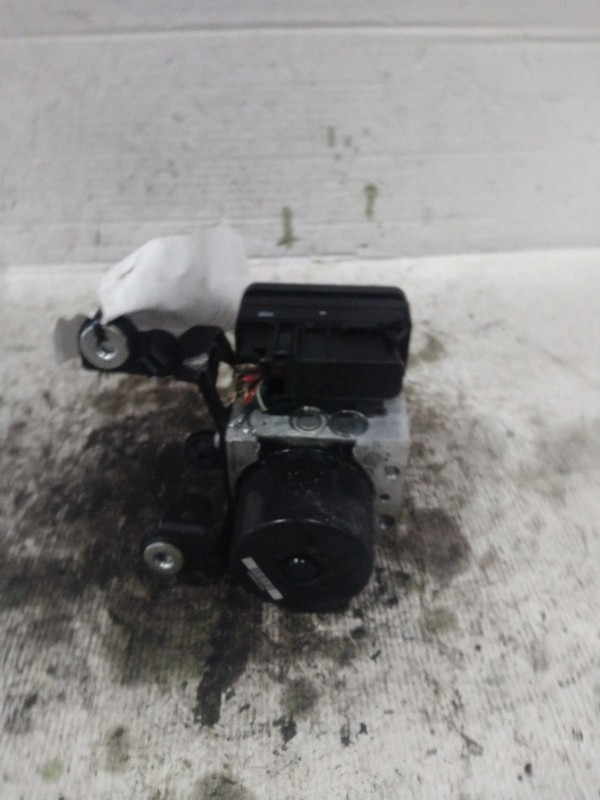 2013 Volvo 80 Series ABS Pump & Motor Assembly OEM 31257692 111K Mileage
