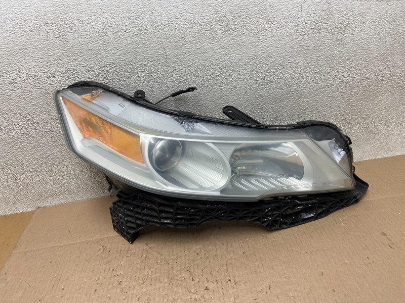 2009 to 2011 Acura TL Headlight Right Passenger Side Xenon HID Z4019 DW