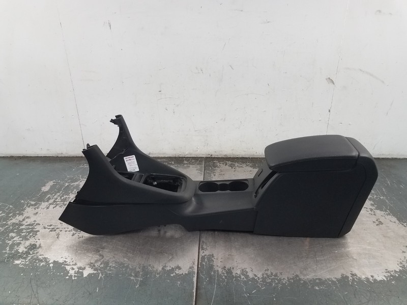 2013 Volkswagen Golf R AWD Center Console / Armrest #16682 M5