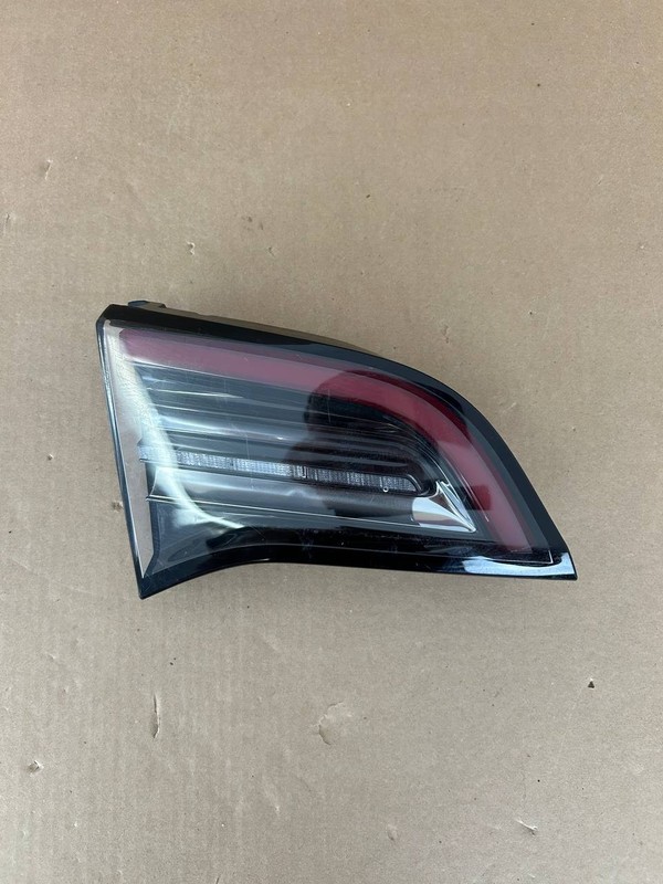 ✅ 17-23 Model 3 Rear Left Inner Taillight LED Tail Lamp 1077401-90-D w/scratches