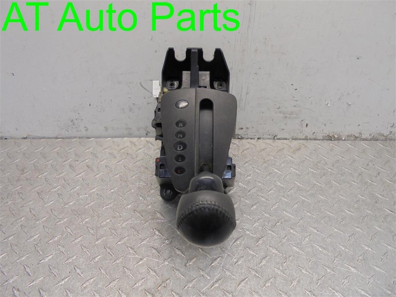2002-2005 SATURN VUE AUTOMATIC TRANSMISSION FLOOR SHIFTER ASSEMBLY OEM 22735667