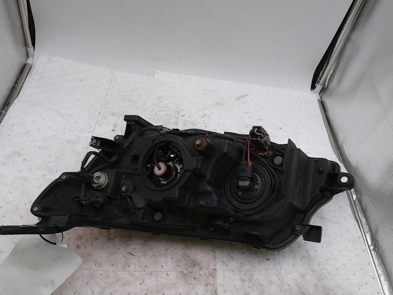 Used Right Headlight Assembly fits: 2011 Subaru Forester halogen Right Grade A