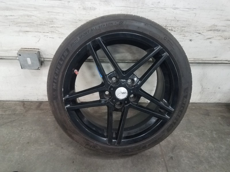 2009 Chevy Corvette C6 18" Front Wheel / Tire #F1 #6867
