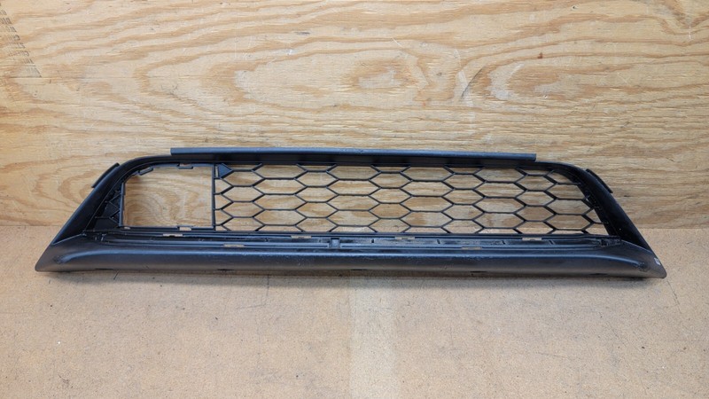2016 2017 HONDA ACCORD Front Bumper Lower Grille Without Chrome Trim OEM