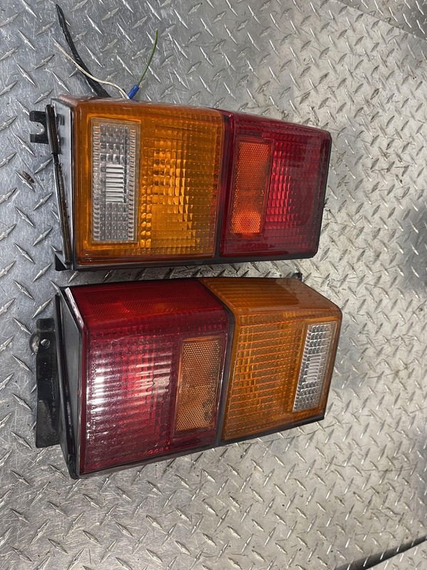 1984-1996 Jeep Cherokee RH LH Tail Light Tail Lamp Assembly Oem Tested
