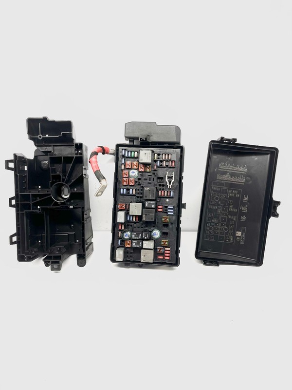 2018-2019 Cadillac XTS Complete Power Distribution Engine Fuse Box OEM 84400049