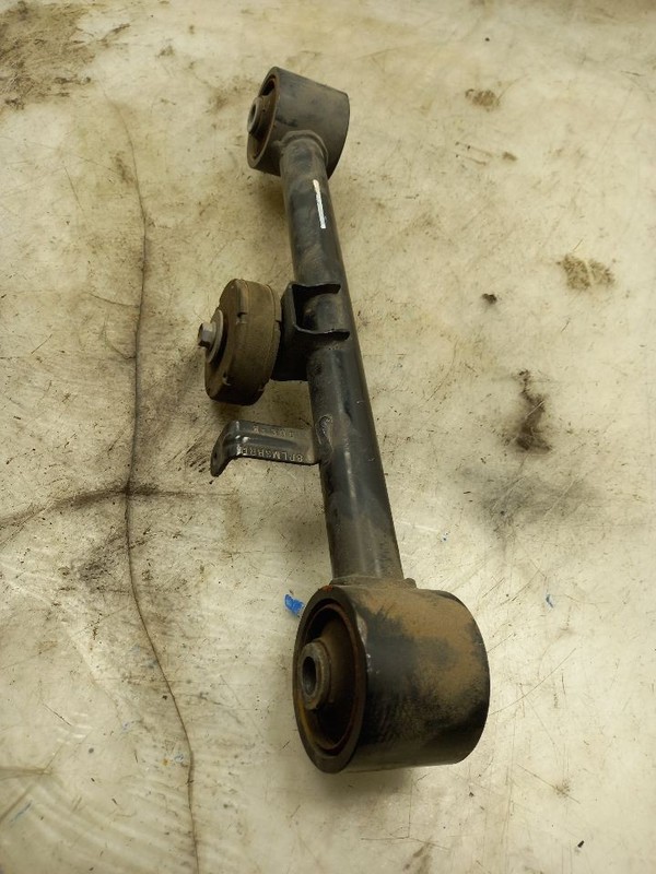 23 24 TOYOTA SEQUOIA REAR PASSENGER RIGHT UPPER CONTROL ARM WITHOUT AIR