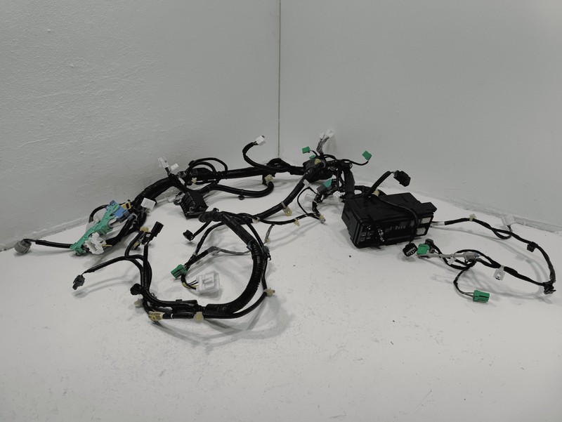 2019-2020 HONDA PILOT DRIVER SIDE ENGINE ROOM WIRE WIRING HARNESS W/FUSE BOX OEM