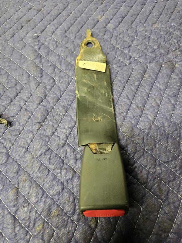 2011 11 Ford Mustang Left Rear Driver Buckle Black