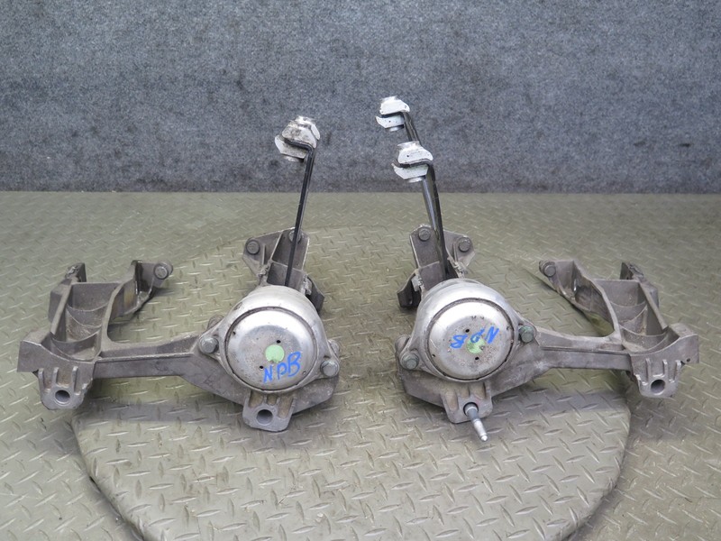 1997-1999 PORSCHE BOXSTER 986 M/T TRANSMISSION MOUNT BRACKET SUPPORTSET OF 2