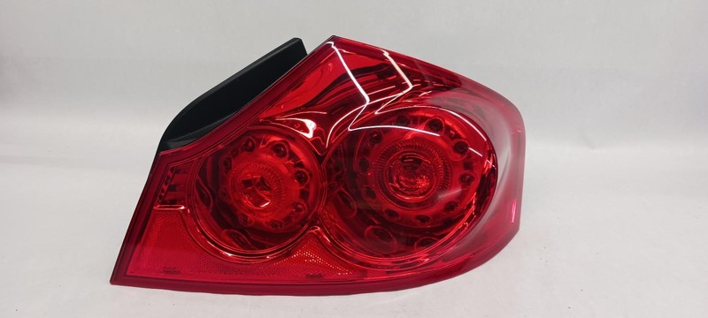 09-'13 INFINITI G37 Right passenger outer Taillight OEM Grade A!