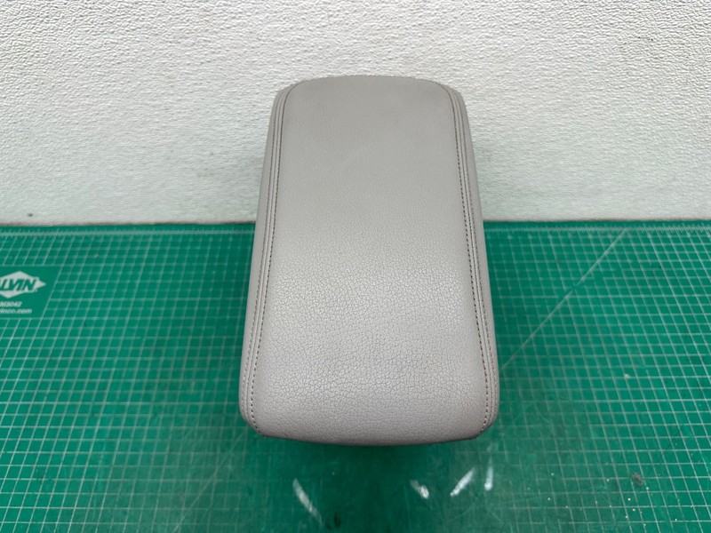 15-18 Audi A3 Sedan FRONT CENTER CONSOLE ARMREST OEM