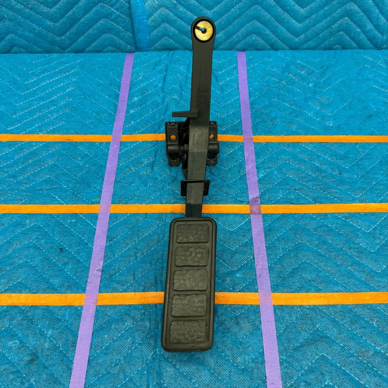 1987–1991 Volvo 780 Bertone Accelerator Pedal OEM 1272001