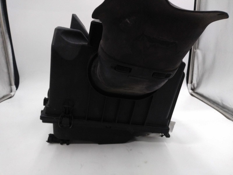 2010 Cadillac SRX Air Cleaner Assembly OEM 3.0L Used 142K Miles 15913342