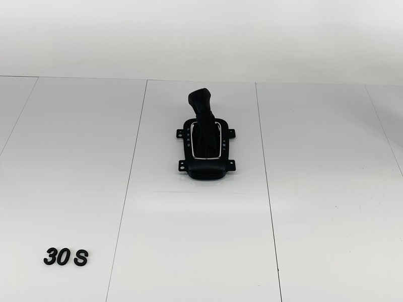 11-14 CADILLAC CTS 3.0L AUTOMATIC TRANSMISSION SHIFTER BOOT INDICATOR & KNOB OEM