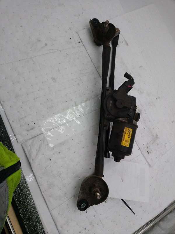 2011 Hyundai Accent Wiper Motor OEM 981101G000 Green 79k Miles