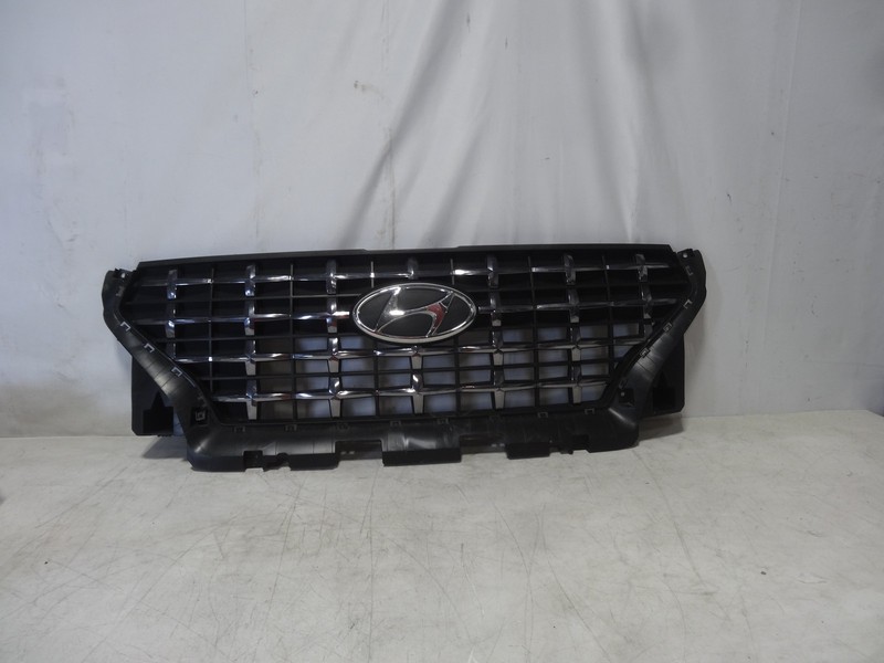 2020-2023 Hyundai Venue Front Upper Grille Black OEM One upper tab has been PRO